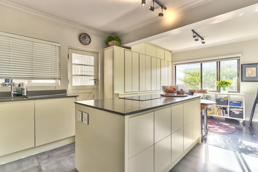 To Let 1 Bedroom Property for Rent in Bantry Bay Western Cape